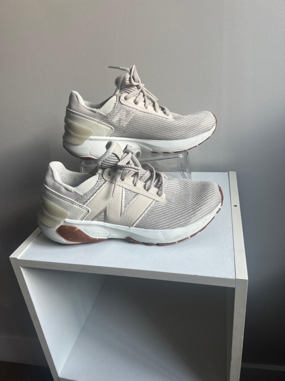 🔥🔥New Balance Women's Athletic Sneakers in Light Gray and Cream